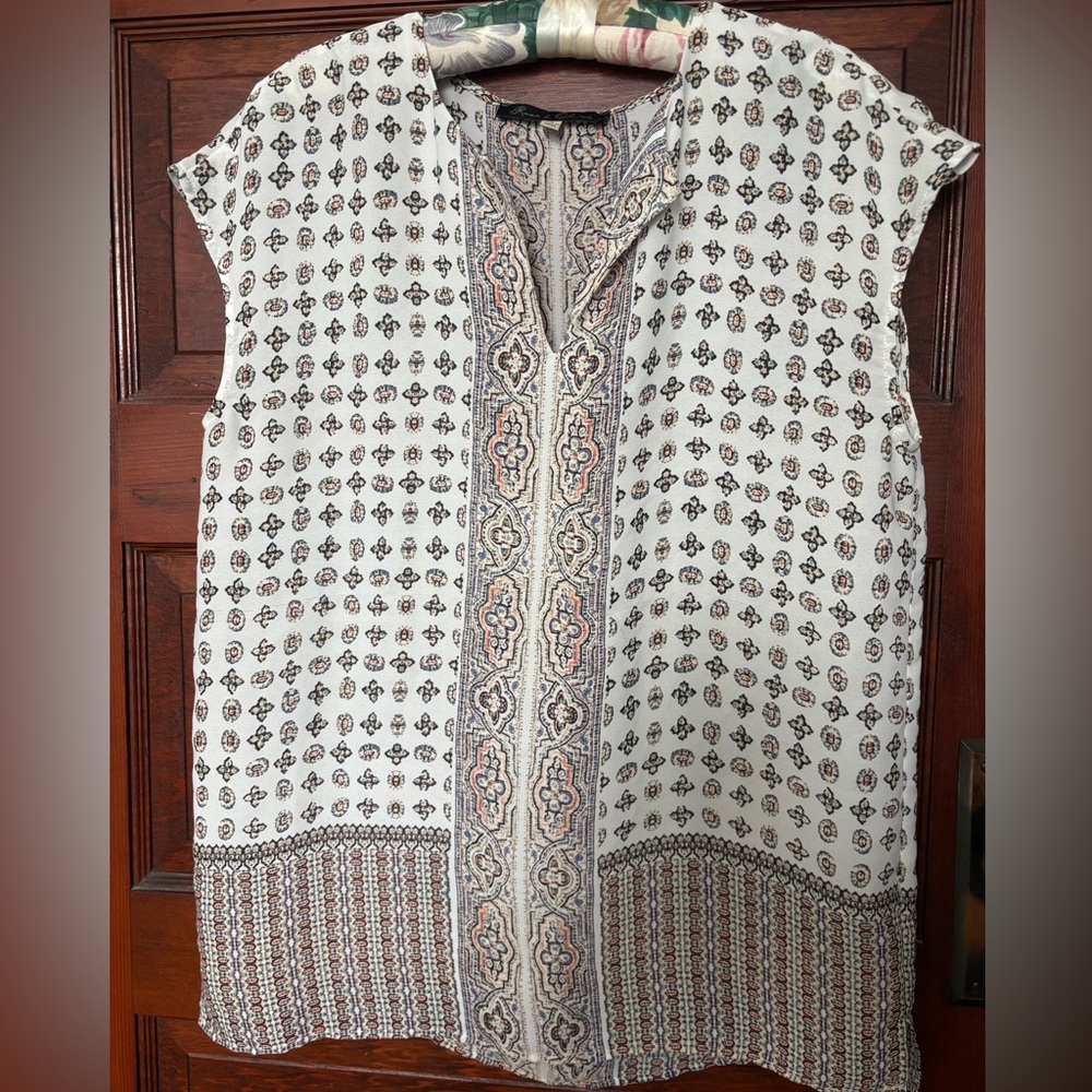 Patterned White,Black and Orange -Rose & Olive Women'sTop Size M Great Condition